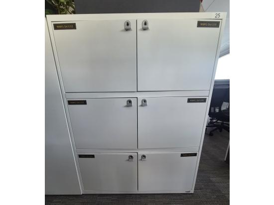 Metalowa szafa biurowa skrytkowa / locker (6 skrytek)