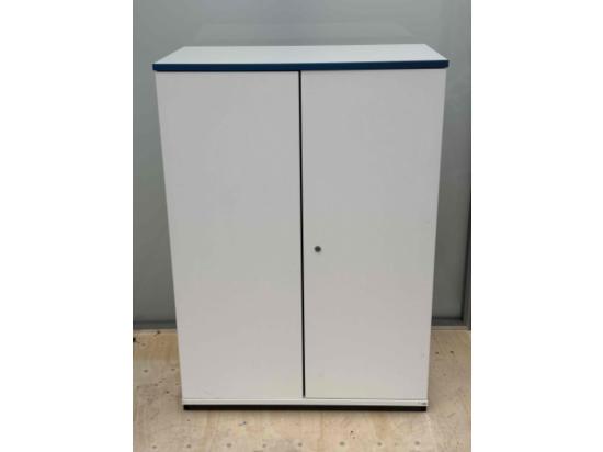 Szafka Z Niebieską Obwolutą