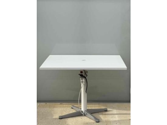 Stół z Ładowarką Indukcyjną