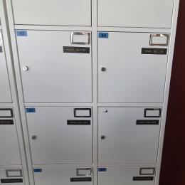 Metalowa szafa biurowa skrytkowa / locker (10 skrytek)