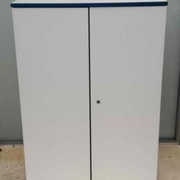 Szafka Z Niebieską Obwolutą