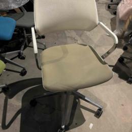 Krzesło Steelcase Piaskowe
