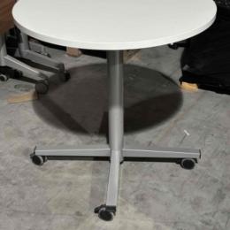 Stolik z regulowaną wysokością