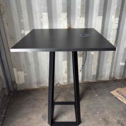 Stół Wysoki z mediaportem